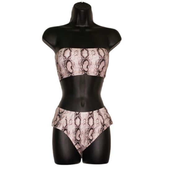 Bikini   - Picture 1 of 6